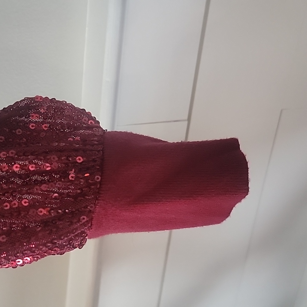 Burgundy top sequin sleeve - Picture 3 of 8